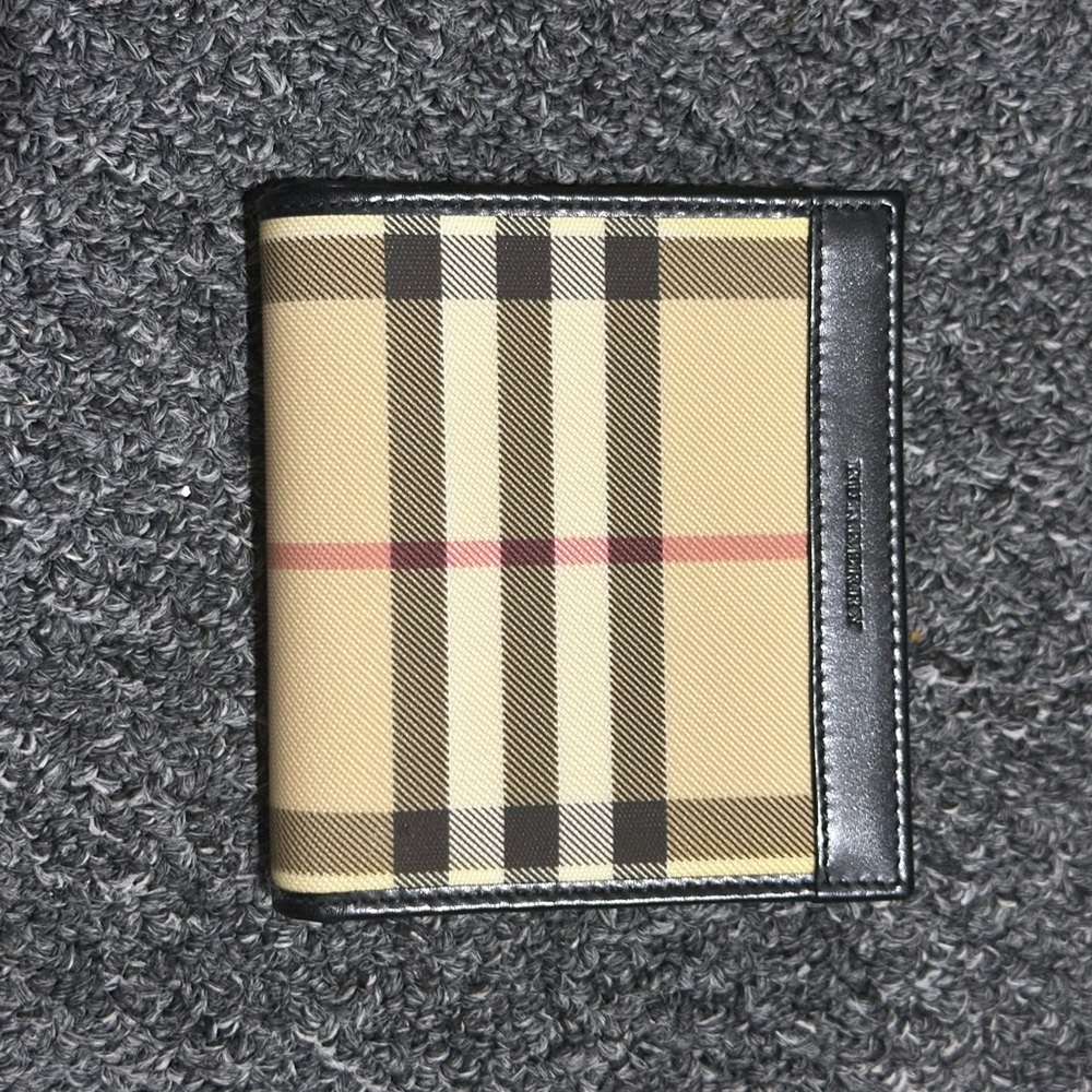 Burryberry Short Wallet.
